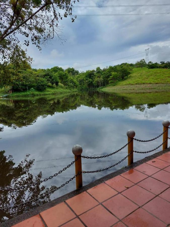 Hotel Candilejas Puerto Berrio Ngoại thất bức ảnh